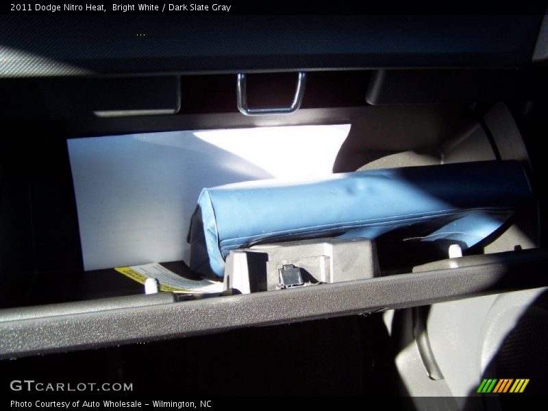 Bright White / Dark Slate Gray 2011 Dodge Nitro Heat