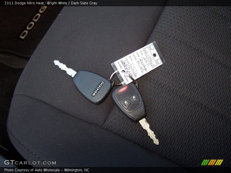 Bright White / Dark Slate Gray 2011 Dodge Nitro Heat