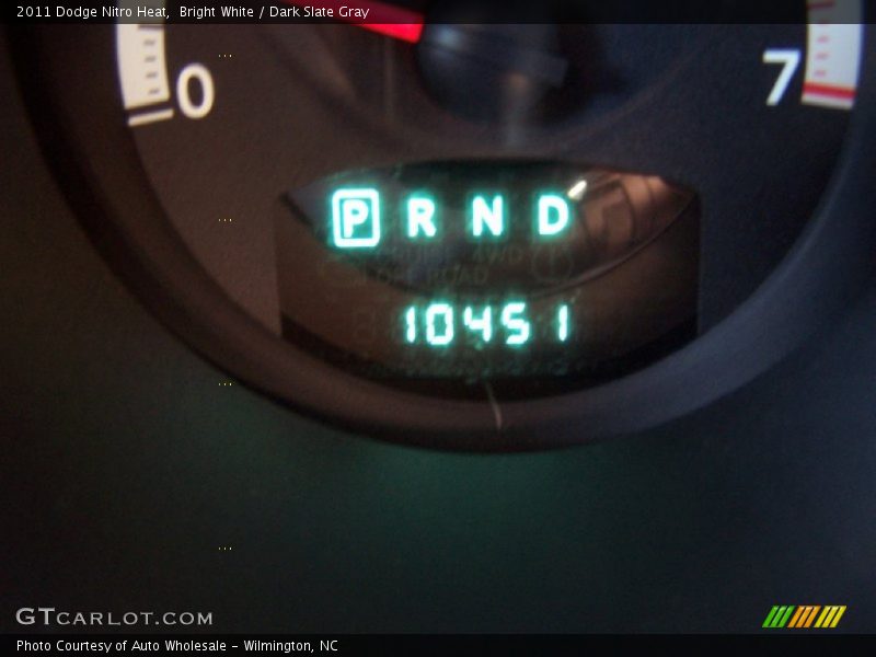 Bright White / Dark Slate Gray 2011 Dodge Nitro Heat