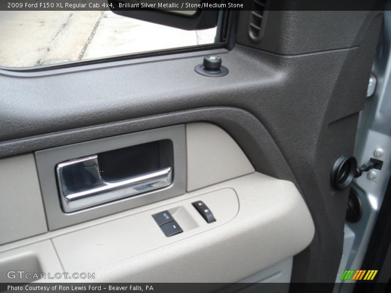 Brilliant Silver Metallic / Stone/Medium Stone 2009 Ford F150 XL Regular Cab 4x4