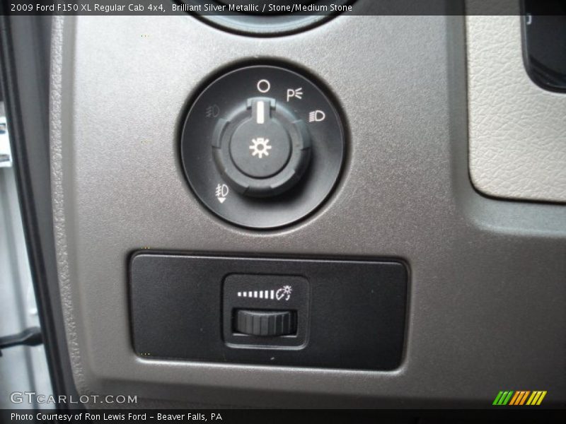 Brilliant Silver Metallic / Stone/Medium Stone 2009 Ford F150 XL Regular Cab 4x4