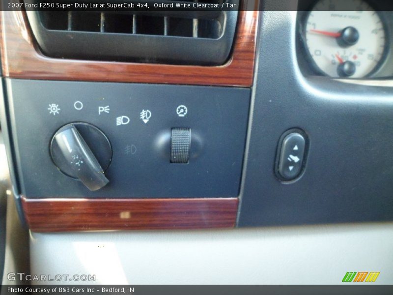 Oxford White Clearcoat / Tan 2007 Ford F250 Super Duty Lariat SuperCab 4x4