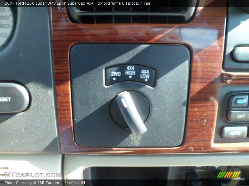 Oxford White Clearcoat / Tan 2007 Ford F250 Super Duty Lariat SuperCab 4x4
