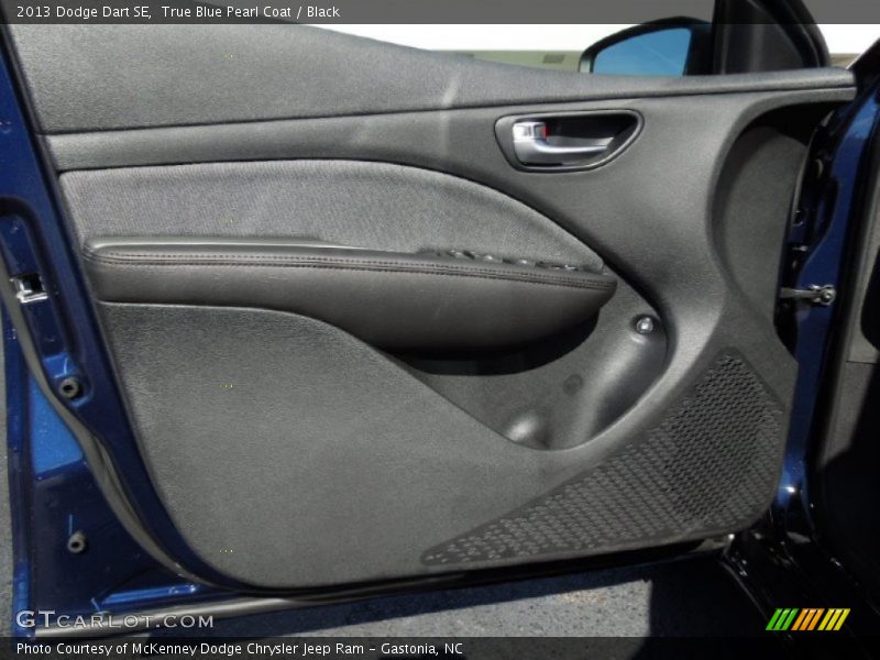 True Blue Pearl Coat / Black 2013 Dodge Dart SE