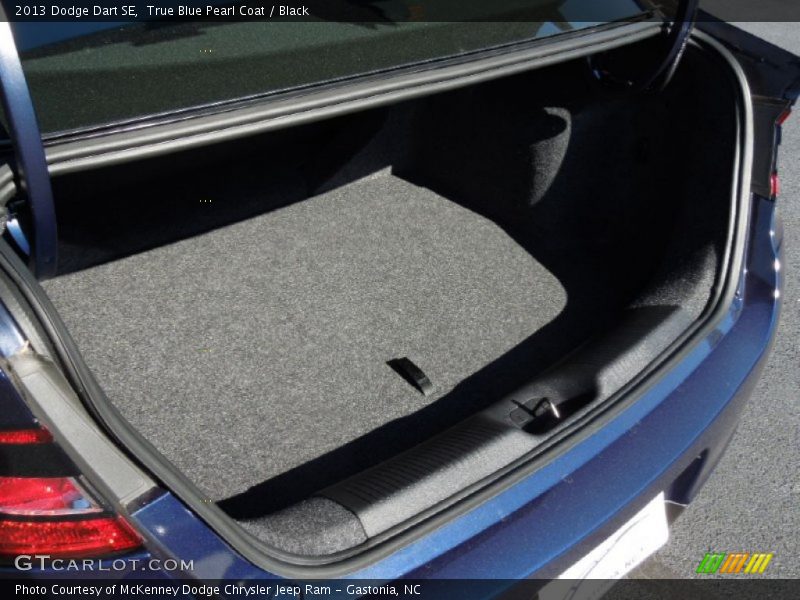 True Blue Pearl Coat / Black 2013 Dodge Dart SE