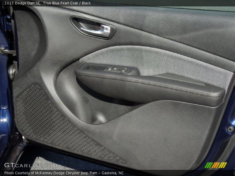 True Blue Pearl Coat / Black 2013 Dodge Dart SE