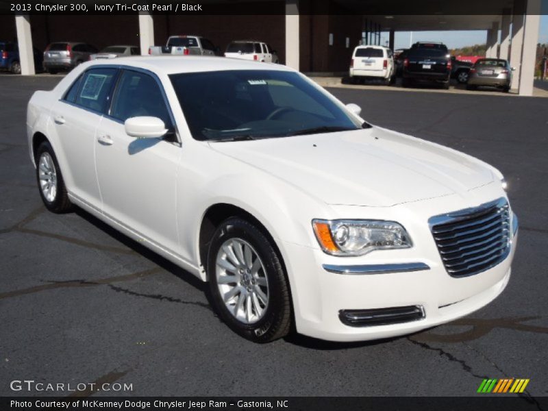 Ivory Tri-Coat Pearl / Black 2013 Chrysler 300