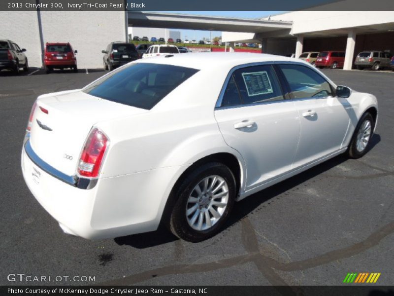 Ivory Tri-Coat Pearl / Black 2013 Chrysler 300
