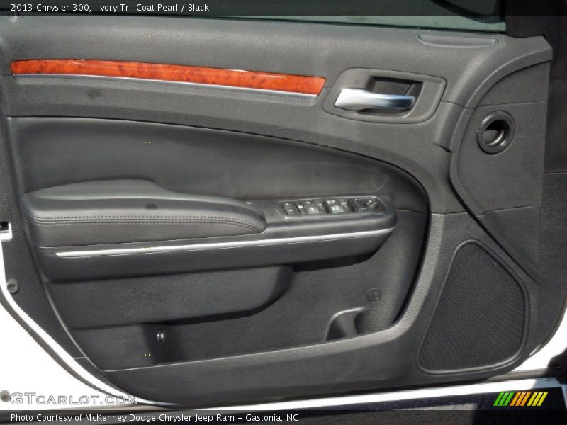 Ivory Tri-Coat Pearl / Black 2013 Chrysler 300