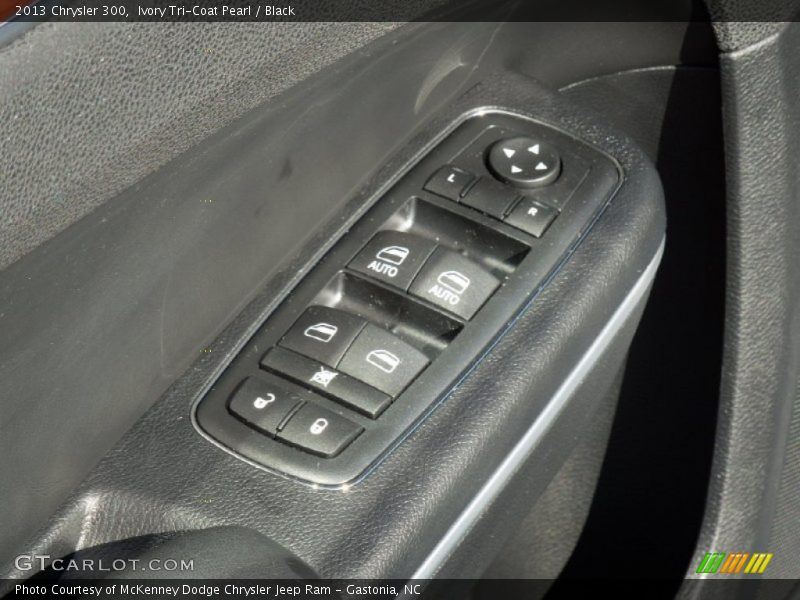 Ivory Tri-Coat Pearl / Black 2013 Chrysler 300