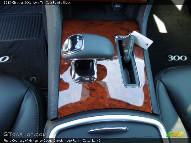 Ivory Tri-Coat Pearl / Black 2013 Chrysler 300