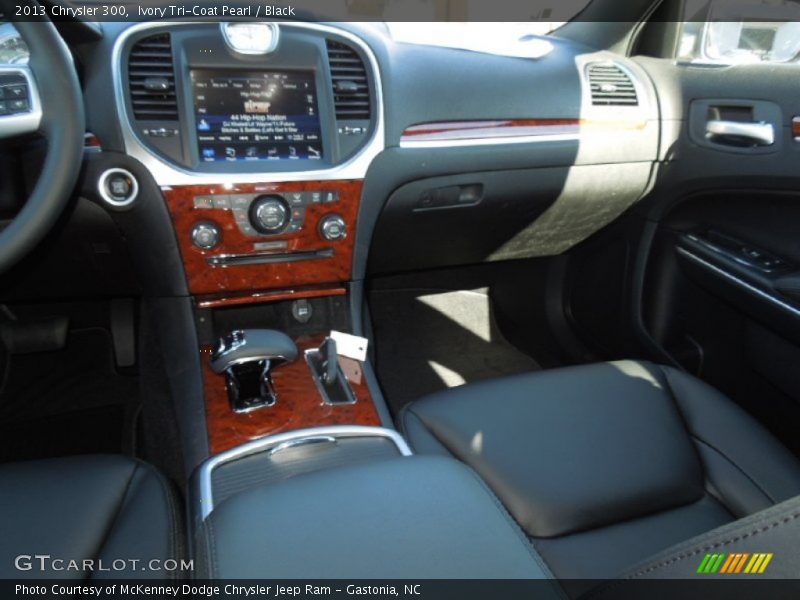 Ivory Tri-Coat Pearl / Black 2013 Chrysler 300