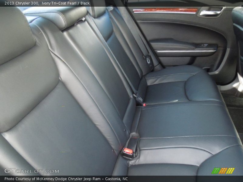 Ivory Tri-Coat Pearl / Black 2013 Chrysler 300