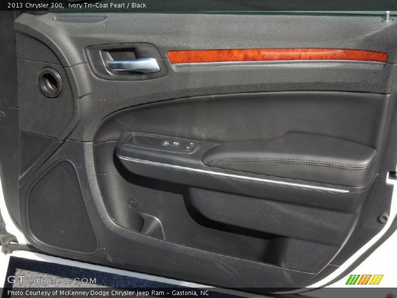 Ivory Tri-Coat Pearl / Black 2013 Chrysler 300