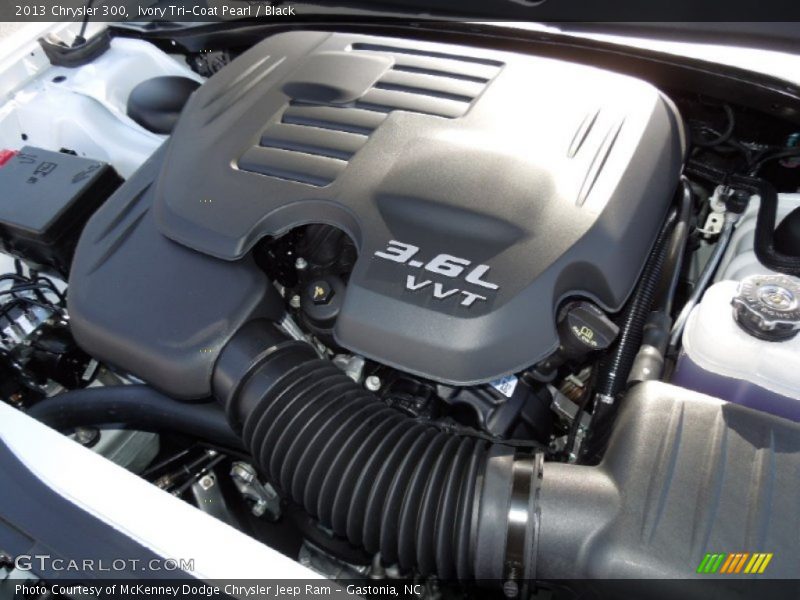 Ivory Tri-Coat Pearl / Black 2013 Chrysler 300