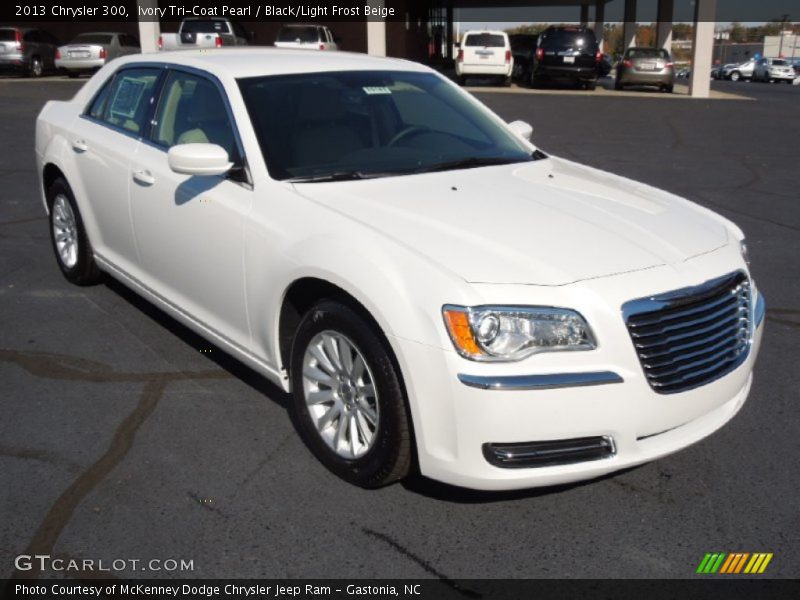 Ivory Tri-Coat Pearl / Black/Light Frost Beige 2013 Chrysler 300