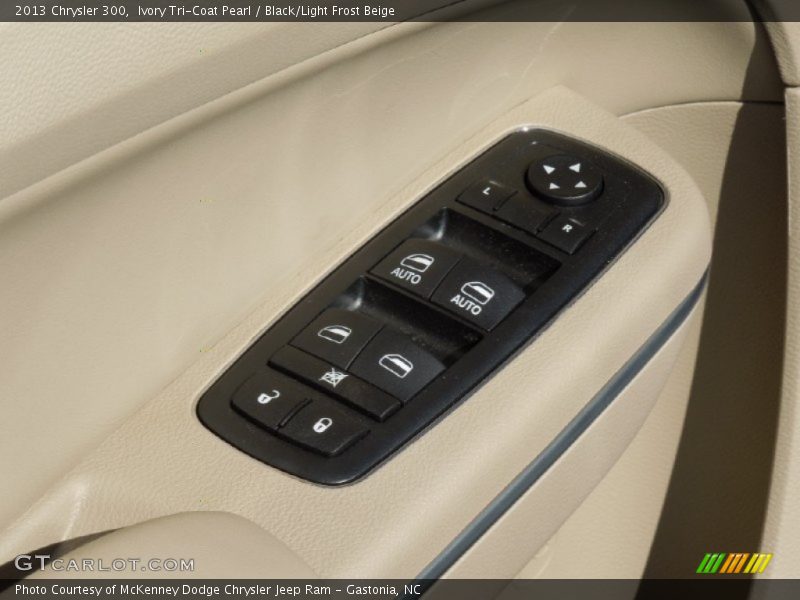 Ivory Tri-Coat Pearl / Black/Light Frost Beige 2013 Chrysler 300