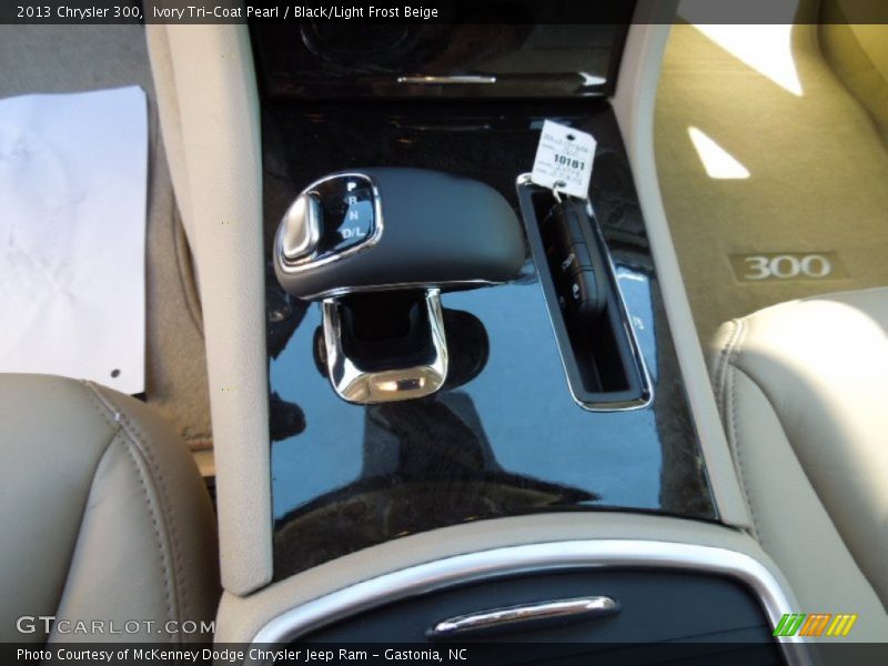 Ivory Tri-Coat Pearl / Black/Light Frost Beige 2013 Chrysler 300