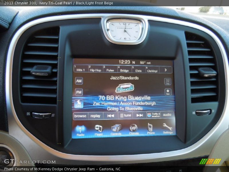 Ivory Tri-Coat Pearl / Black/Light Frost Beige 2013 Chrysler 300