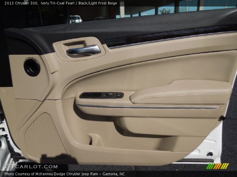 Ivory Tri-Coat Pearl / Black/Light Frost Beige 2013 Chrysler 300