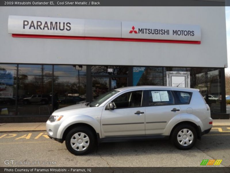 Cool Silver Metallic / Black 2009 Mitsubishi Outlander ES