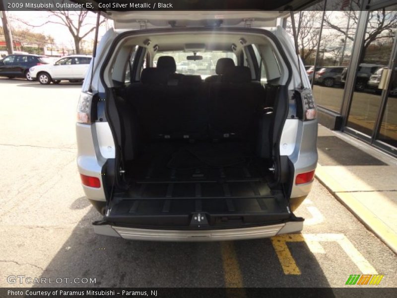 Cool Silver Metallic / Black 2009 Mitsubishi Outlander ES