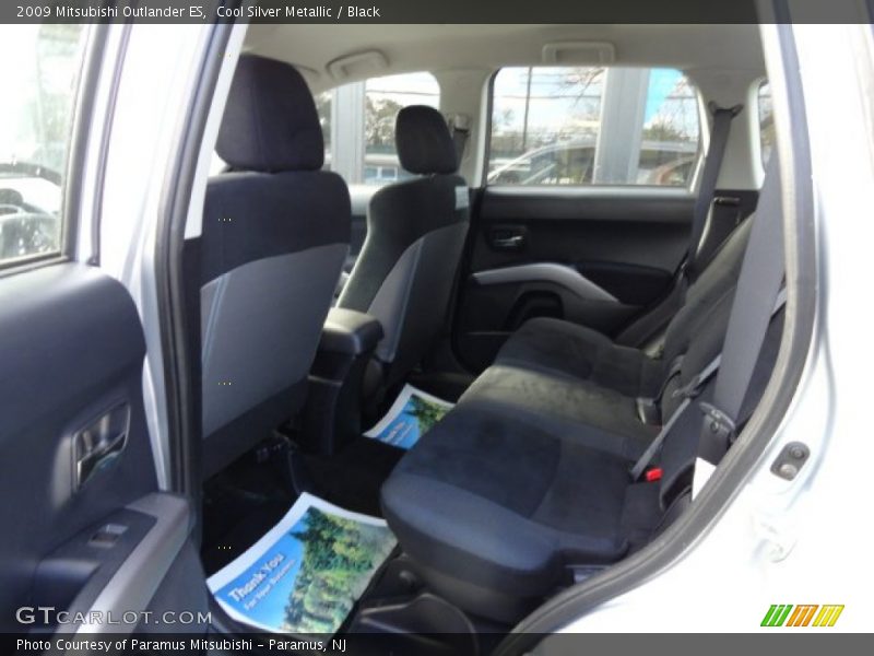 Cool Silver Metallic / Black 2009 Mitsubishi Outlander ES