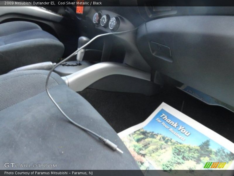 Cool Silver Metallic / Black 2009 Mitsubishi Outlander ES