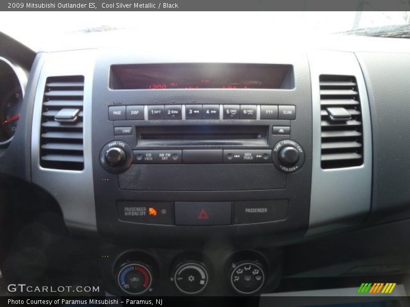 Cool Silver Metallic / Black 2009 Mitsubishi Outlander ES