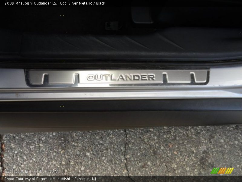 Cool Silver Metallic / Black 2009 Mitsubishi Outlander ES