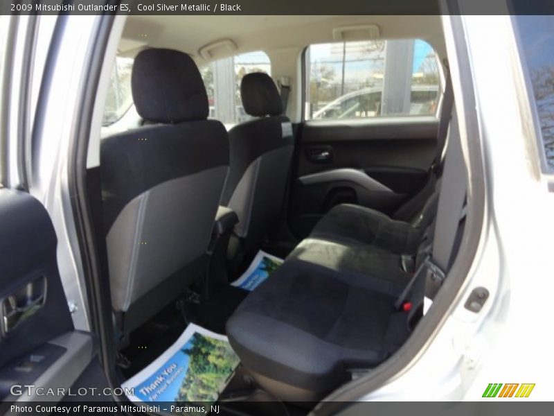 Cool Silver Metallic / Black 2009 Mitsubishi Outlander ES