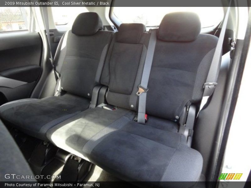 Cool Silver Metallic / Black 2009 Mitsubishi Outlander ES