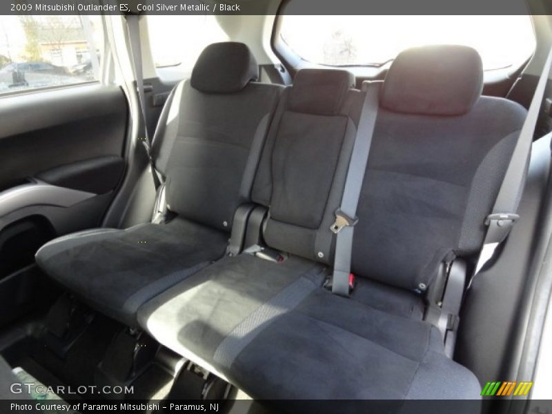 Cool Silver Metallic / Black 2009 Mitsubishi Outlander ES