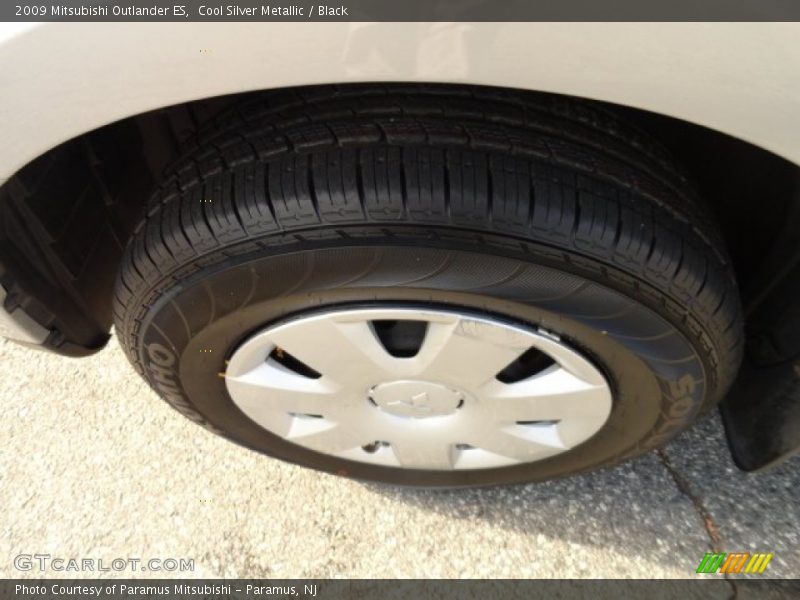 Cool Silver Metallic / Black 2009 Mitsubishi Outlander ES