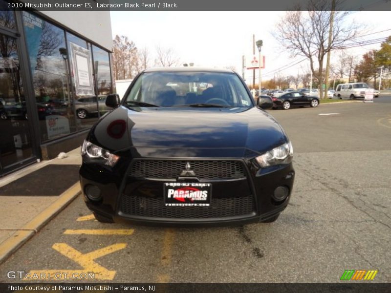 Labrador Black Pearl / Black 2010 Mitsubishi Outlander ES