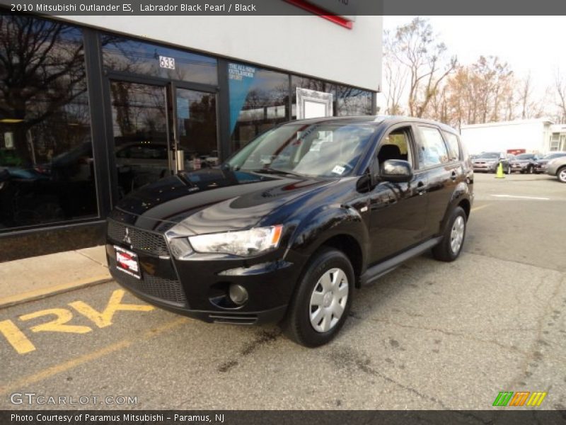 Labrador Black Pearl / Black 2010 Mitsubishi Outlander ES