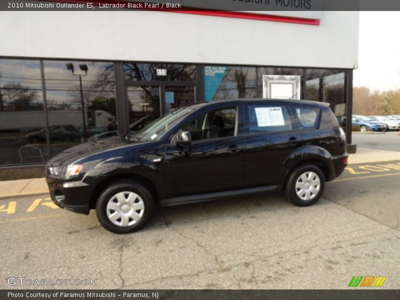 Labrador Black Pearl / Black 2010 Mitsubishi Outlander ES