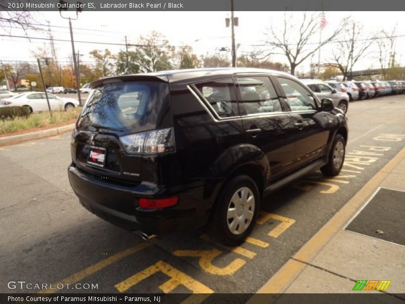 Labrador Black Pearl / Black 2010 Mitsubishi Outlander ES