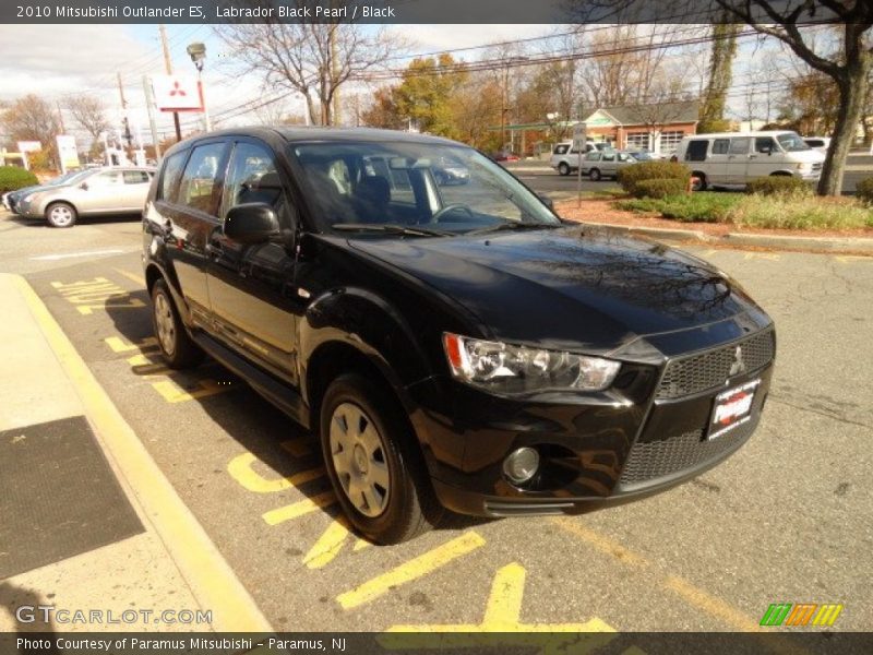 Labrador Black Pearl / Black 2010 Mitsubishi Outlander ES