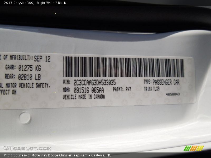 Bright White / Black 2013 Chrysler 300