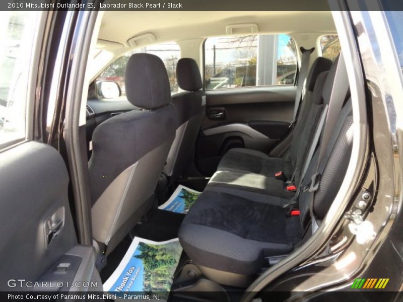 Labrador Black Pearl / Black 2010 Mitsubishi Outlander ES