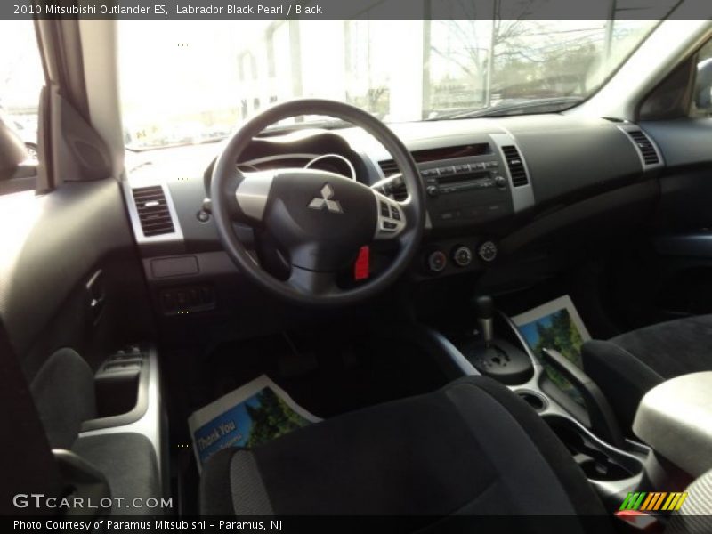 Labrador Black Pearl / Black 2010 Mitsubishi Outlander ES
