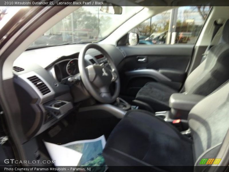 Labrador Black Pearl / Black 2010 Mitsubishi Outlander ES