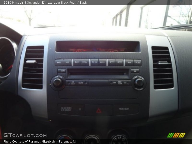 Labrador Black Pearl / Black 2010 Mitsubishi Outlander ES
