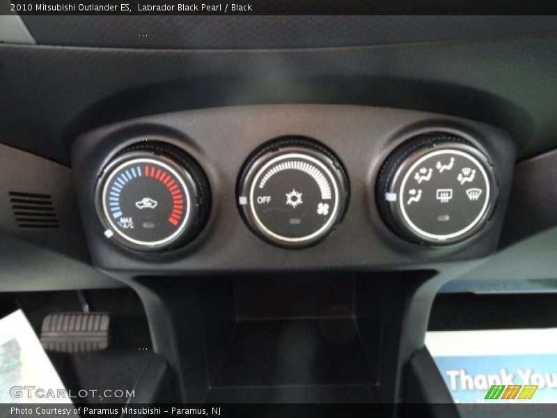 Labrador Black Pearl / Black 2010 Mitsubishi Outlander ES