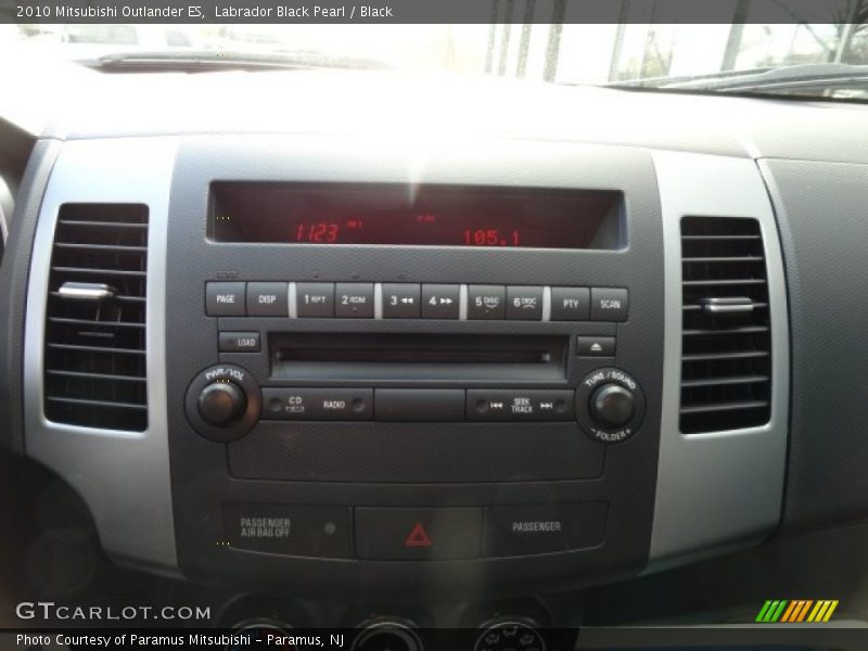 Labrador Black Pearl / Black 2010 Mitsubishi Outlander ES