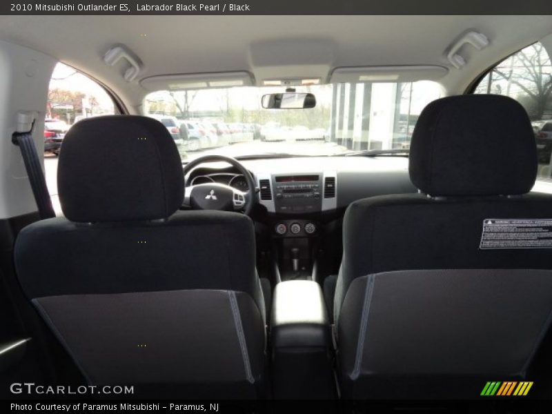 Labrador Black Pearl / Black 2010 Mitsubishi Outlander ES