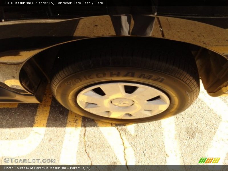 Labrador Black Pearl / Black 2010 Mitsubishi Outlander ES