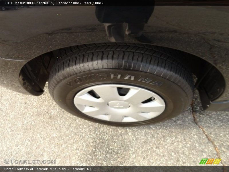 Labrador Black Pearl / Black 2010 Mitsubishi Outlander ES