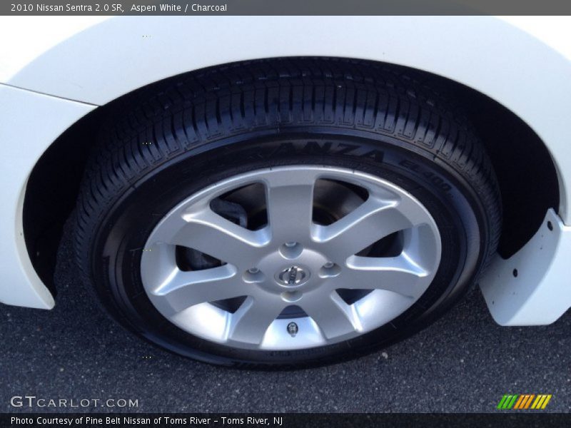 Aspen White / Charcoal 2010 Nissan Sentra 2.0 SR